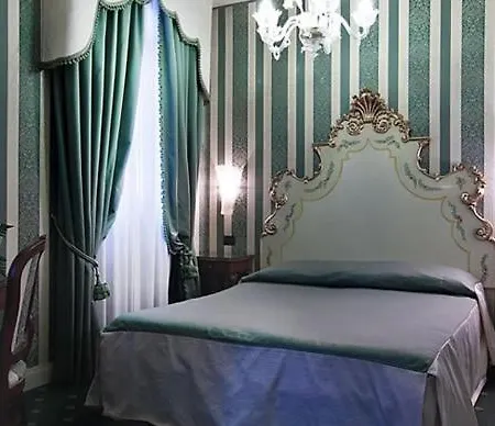 מלון Belle Epoque 3*